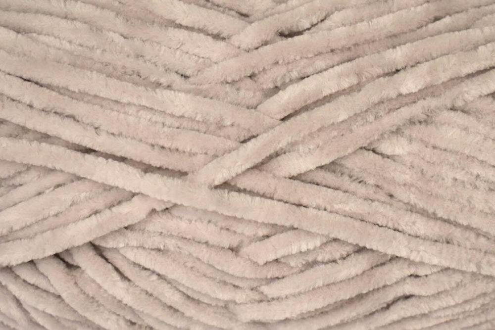 Bella Chenillen – #125 Oatmeal – 100% polyester super bulky yarn  |   Basic Yarn Basic Yarn Basic Yarn