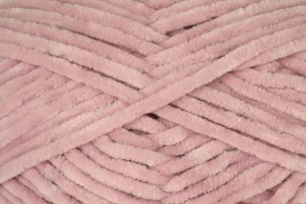 Bella Chenillen – #127 Blush – 100% polyester super bulky yarn  |   Basic Yarn Basic Yarn Basic Yarn