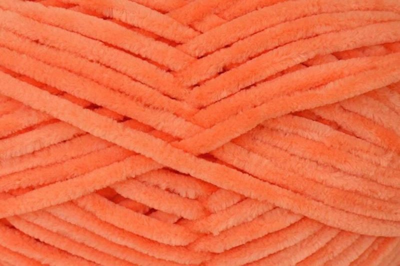 Bella Chenillen – #129 Apricot – 100% polyester super bulky yarn  |   Basic Yarn Basic Yarn Basic Yarn