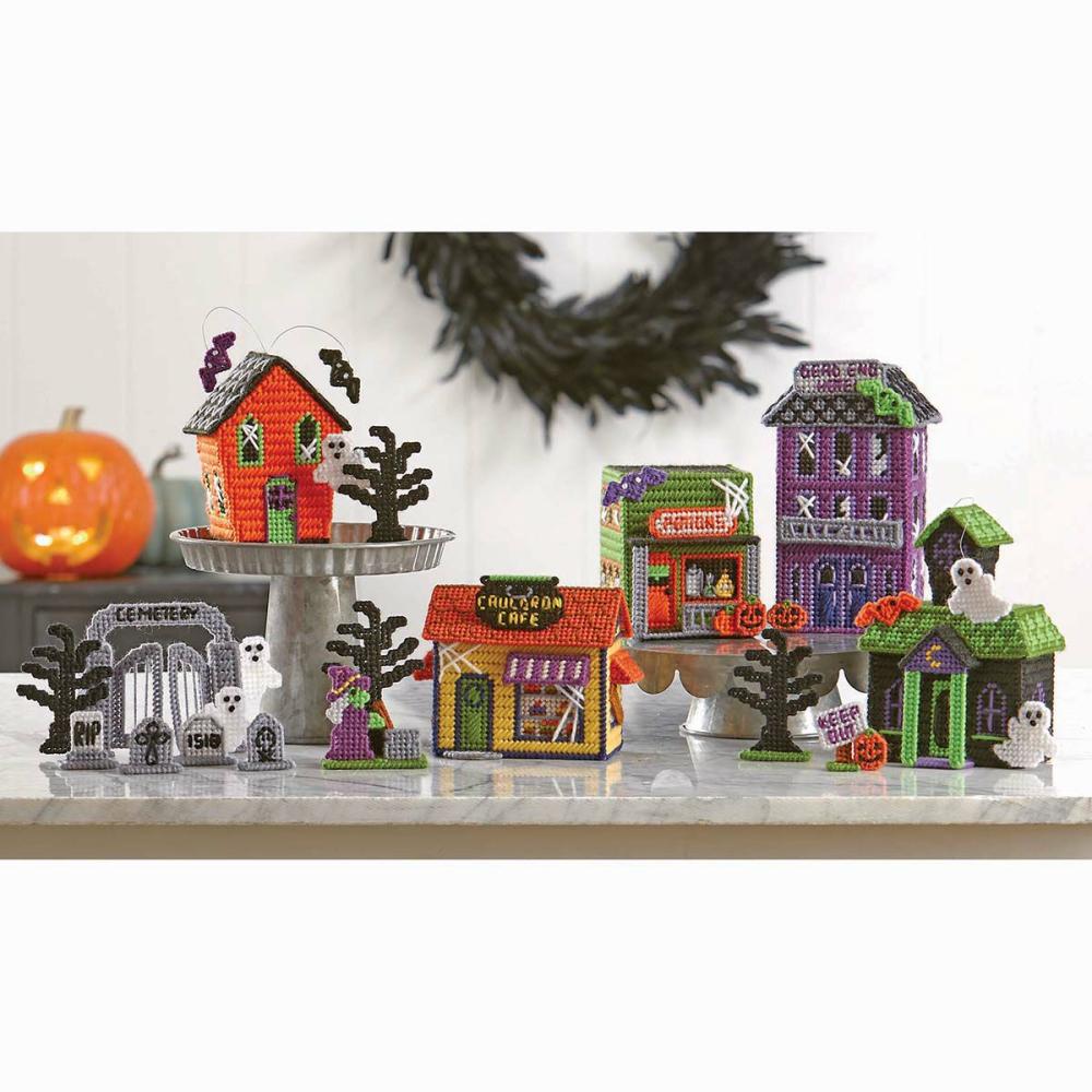 Halloween Village Plastic Canvas Kit Multicolor |   Needlepoint Needlepoint Multicolor