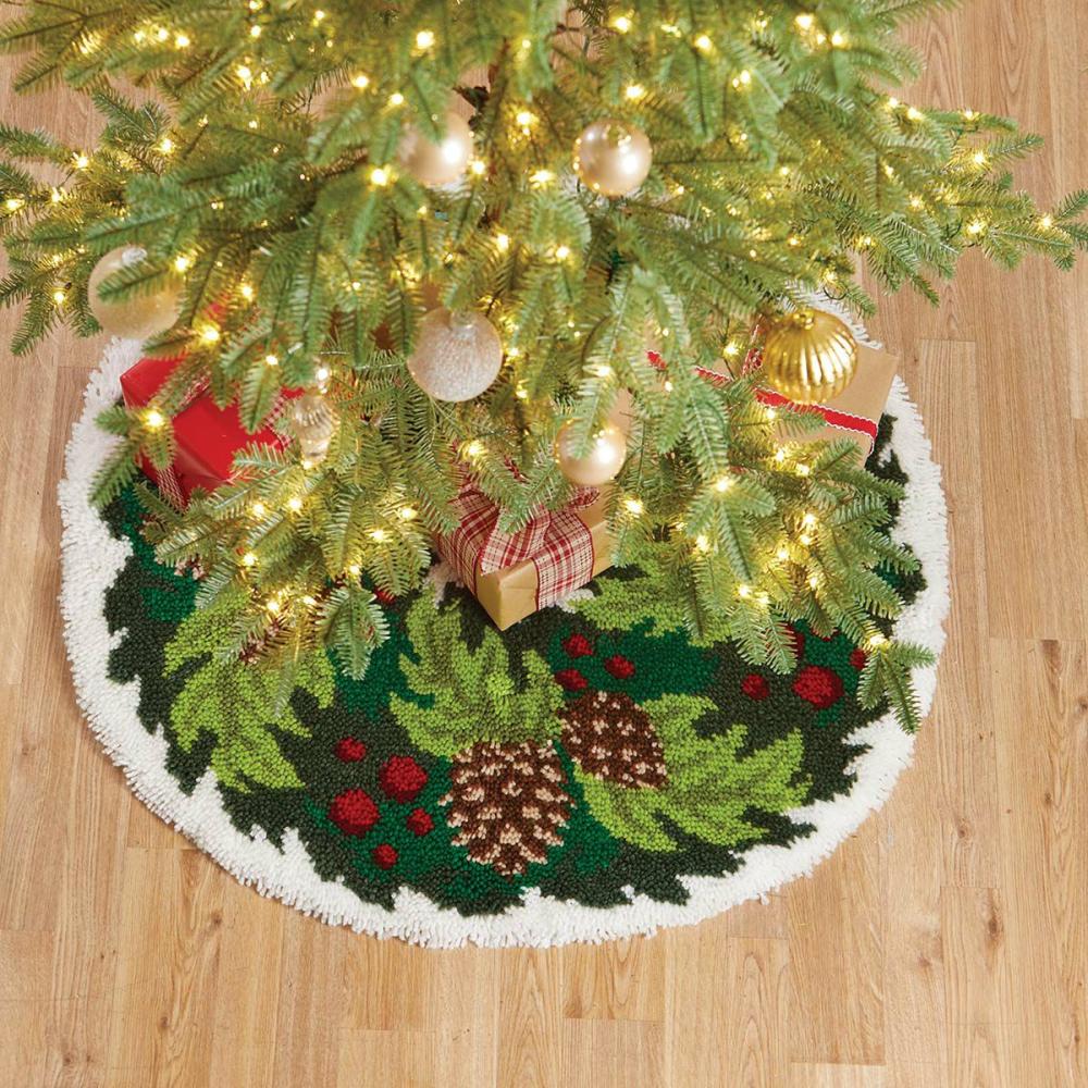 Holly & Pine Tree Skirt Latch Hook Kit Multicolor |   Latch Hook Latch Hook Latch Hook